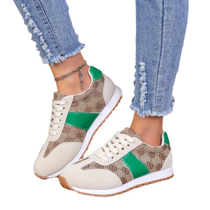 Tênis leve, casual, com estampa floral, confortável e moderno, com pequena plataforma