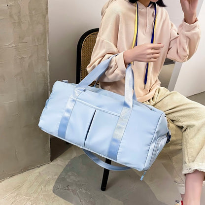 Bolsa esportiva para academia com compartimento para sapatos, ideal para viagens curtas, e atividades de fins de semana