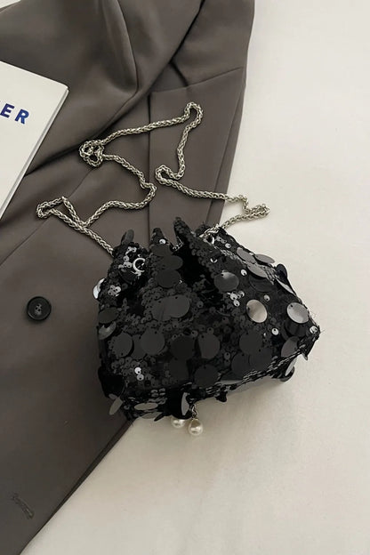 Bolsa transversal de lantejoulas com cordão