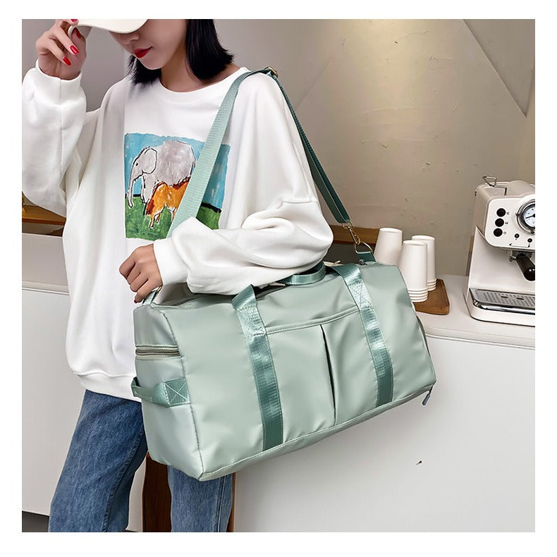 Bolsa esportiva para academia com compartimento para sapatos, ideal para viagens curtas, e atividades de fins de semana