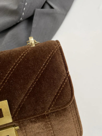 Bolsa de ombro com corrente em cor sólida