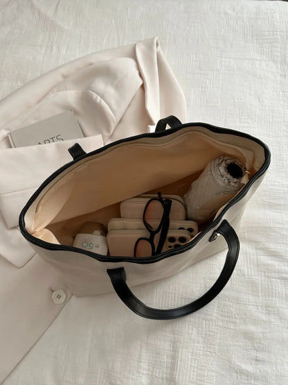 Bolsa de ombro, com grande capacidade, em couro