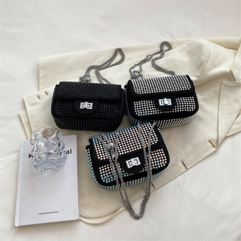 Bolsa transversal com corrente cravejada de cristais brilhantes, elegante, pequena, moderna e versátil