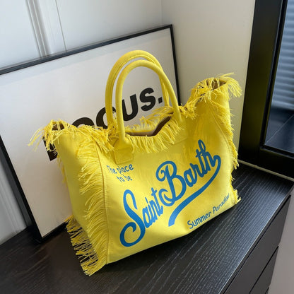 Bolsa de lona jeans, grande, estampa com letras e detalhes de franjas em cores diversas