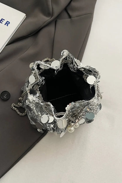 Bolsa transversal de lantejoulas com cordão