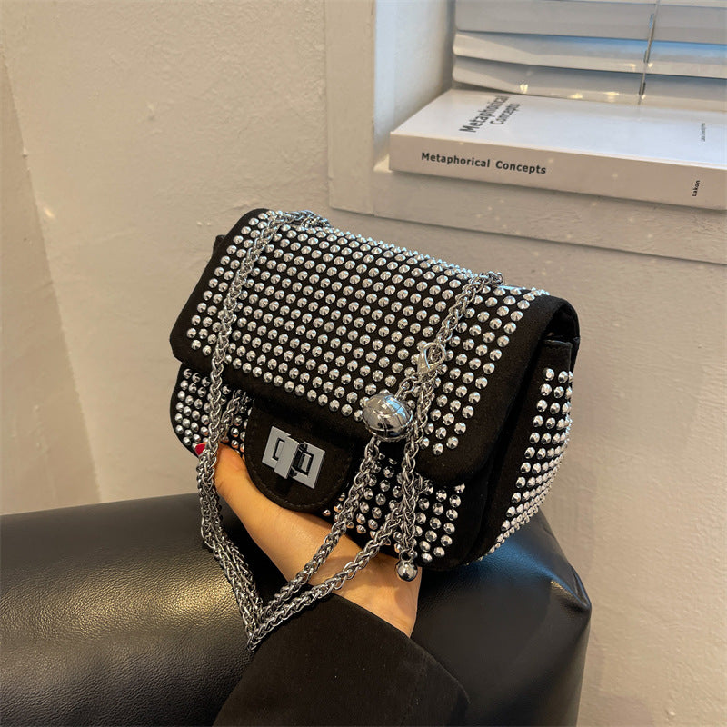 Bolsa transversal com corrente cravejada de cristais brilhantes, elegante, pequena, moderna e versátil