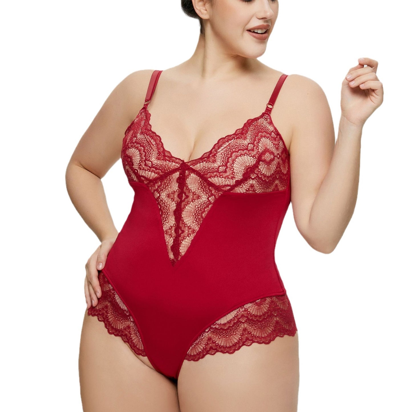 Body plus size com alças finas e detalhes em renda