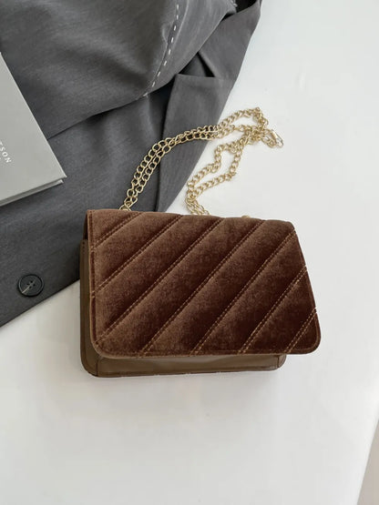 Bolsa de ombro com corrente em cor sólida