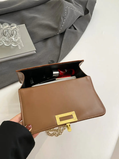 Bolsa de ombro com corrente em cor sólida